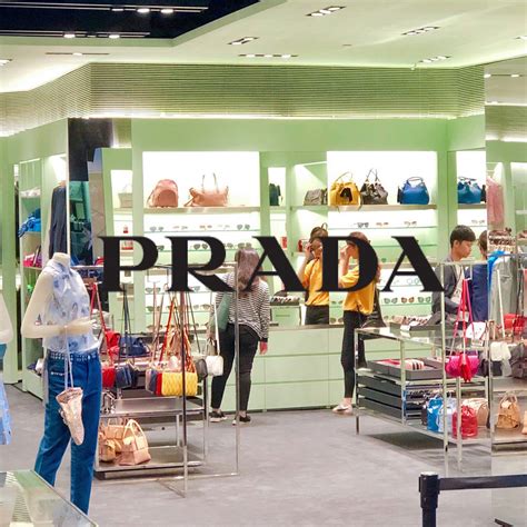 is there a prada outlet.